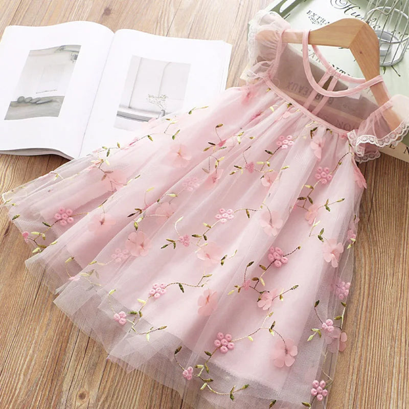 🌸 Vestido Floral de Verão para Bebê Menina – Estilo Princesa 🌸

Deixe sua pequena brilhar com este lindo vestido floral! Perfeito para festas, casamentos e ocasiões especiais, ele combina charme e conforto. Feito c