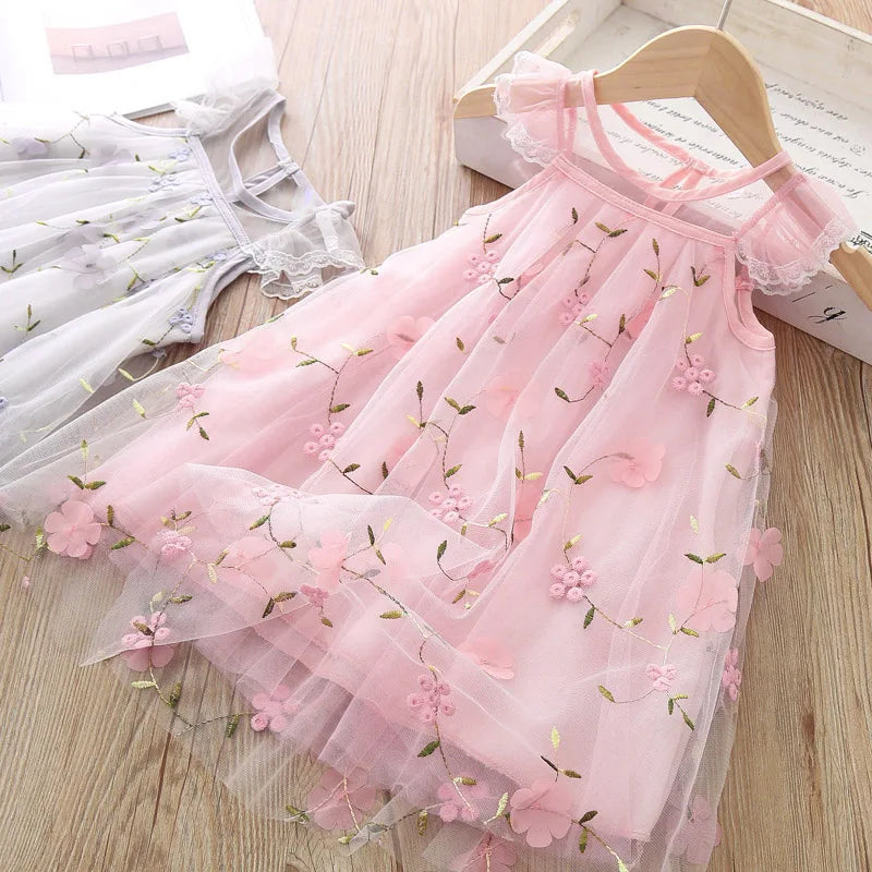 🌸 Vestido Floral de Verão para Bebê Menina – Estilo Princesa 🌸

Deixe sua pequena brilhar com este lindo vestido floral! Perfeito para festas, casamentos e ocasiões especiais, ele combina charme e conforto. Feito c