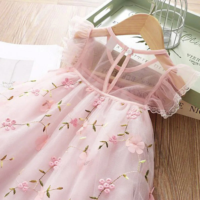 🌸 Vestido Floral de Verão para Bebê Menina – Estilo Princesa 🌸

Deixe sua pequena brilhar com este lindo vestido floral! Perfeito para festas, casamentos e ocasiões especiais, ele combina charme e conforto. Feito c