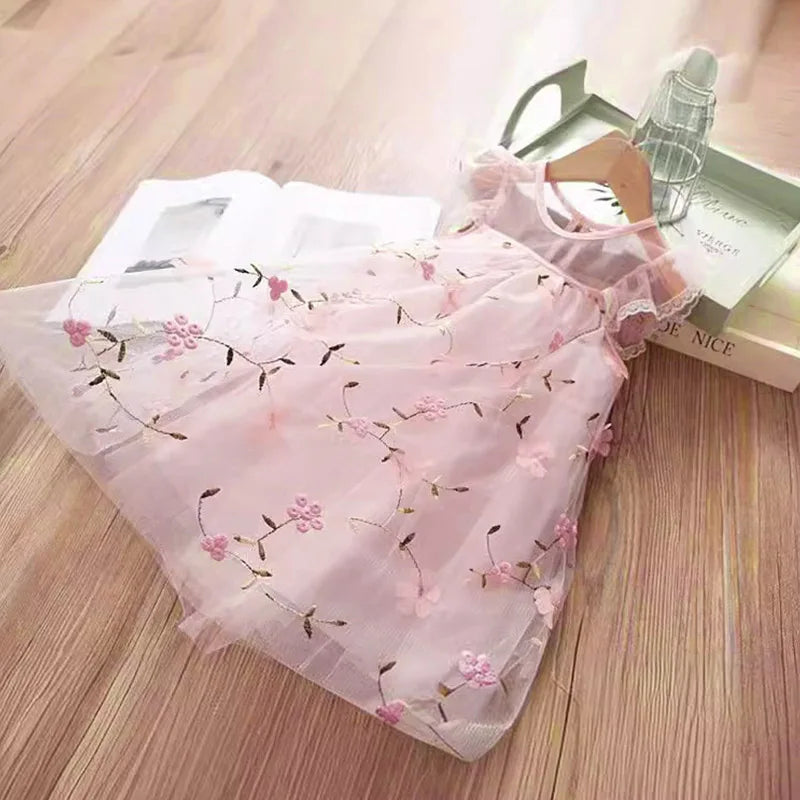 🌸 Vestido Floral de Verão para Bebê Menina – Estilo Princesa 🌸

Deixe sua pequena brilhar com este lindo vestido floral! Perfeito para festas, casamentos e ocasiões especiais, ele combina charme e conforto. Feito c