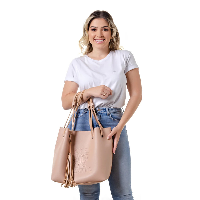 👜 Bolsa Feminina Caramelo – Elegância e Versatilidade no Seu Dia a Dia! ✨

A Bolsa Feminina Caramelo é perfeita para quem busca sofisticação e praticidade em um único acessório. Seu design moderno e espaçoso per